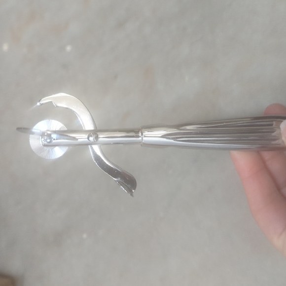 Finger ring cutter tool for hand crafters or for swollen fingers! - Picture 2 of 4